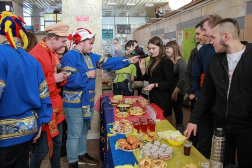 В холле ЛГТУ