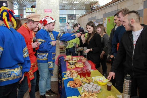 В холле ЛГТУ